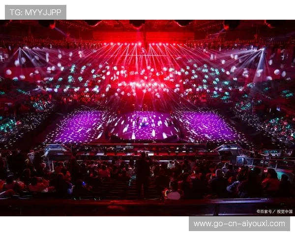 格斗俱乐部夜赛爆满，气氛堪比摇滚演唱会